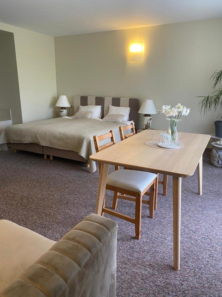 Hotel Irbeni Brivkalni Habitación foto